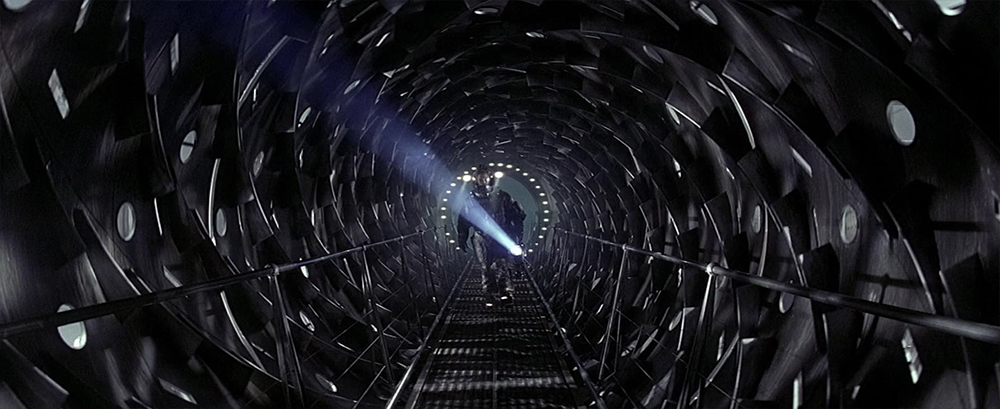 이벤트 호라이즌 Event Horizon 실내